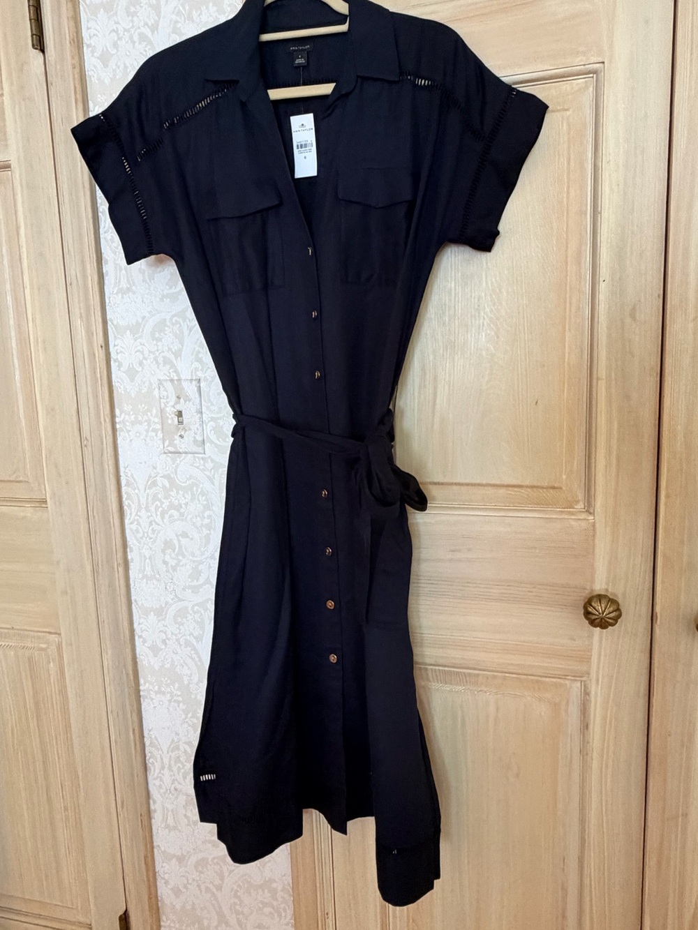 Ann Taylor Black Short-Sleeve Button-Front Midi Shirtdress with Waist Tie